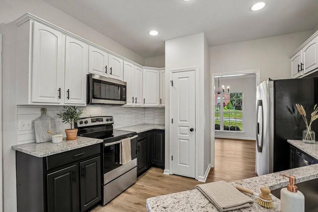101 Fieldcrest Ct, Hendersonville, TN 37075