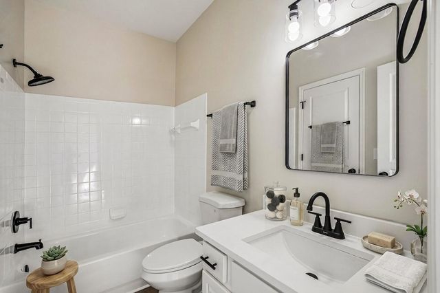 101 Fieldcrest Ct, Hendersonville, TN 37075