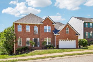 101 Fieldcrest Ct, Hendersonville, TN 37075