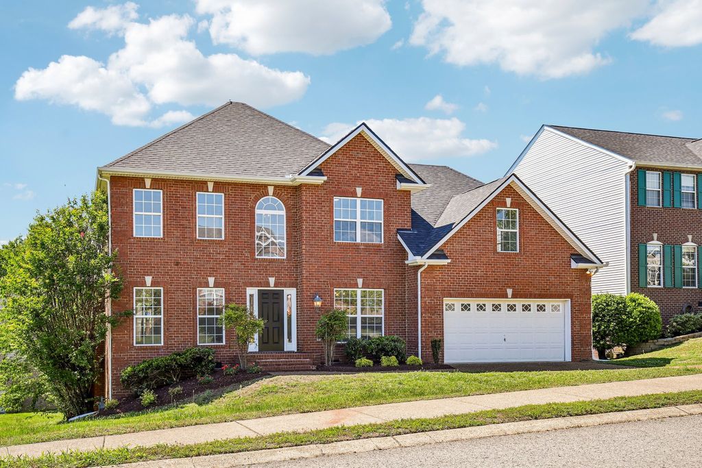 101 Fieldcrest Ct, Hendersonville, TN 37075