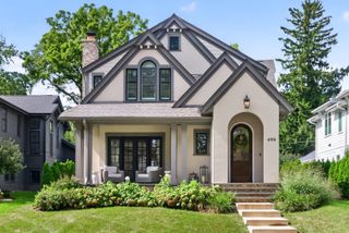 406 S River Lane, Geneva, IL 60134