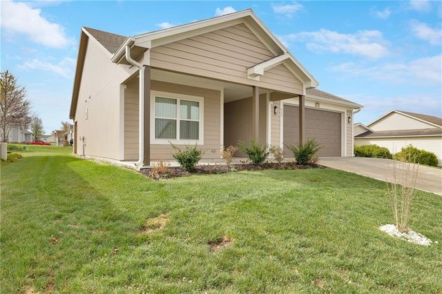 413 NE Poplar Court, Oak Grove, MO 64075