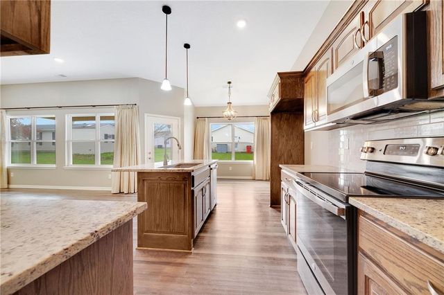 413 NE Poplar Court, Oak Grove, MO 64075