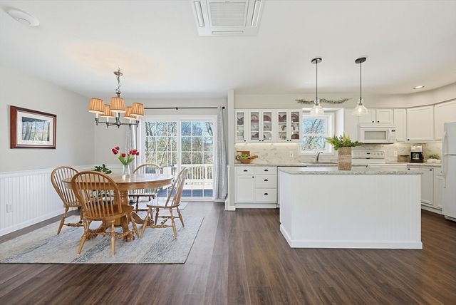 17 Keryn Ct, Northbridge, MA 01588