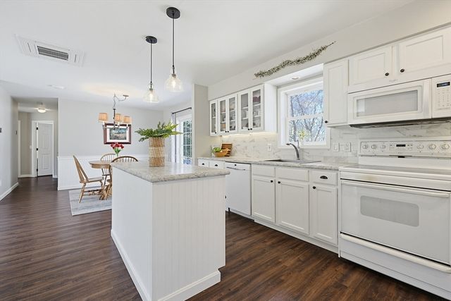 17 Keryn Ct, Northbridge, MA 01588