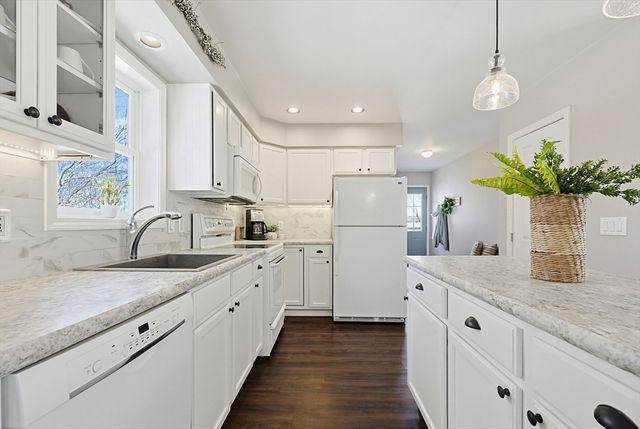 17 Keryn Ct, Northbridge, MA 01588