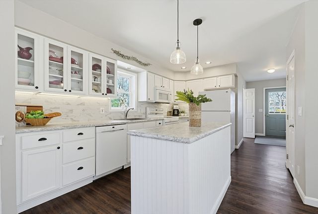 17 Keryn Ct, Northbridge, MA 01588
