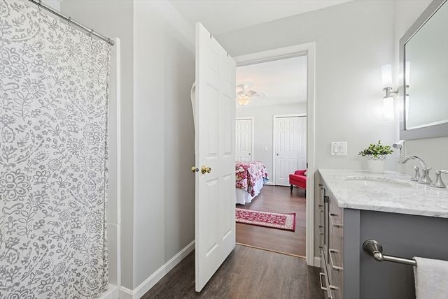 17 Keryn Ct, Northbridge, MA 01588
