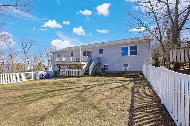 17 Keryn Ct, Northbridge, MA 01588