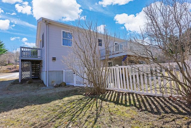 17 Keryn Ct, Northbridge, MA 01588