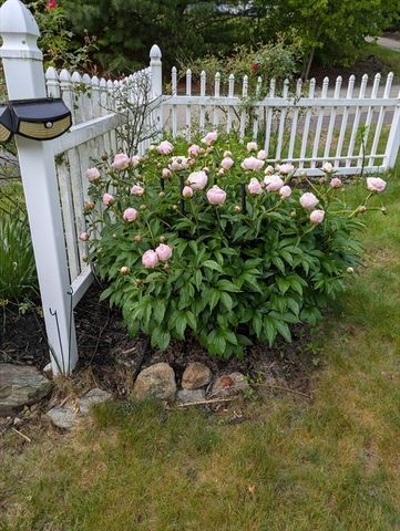 17 Keryn Ct, Northbridge, MA 01588