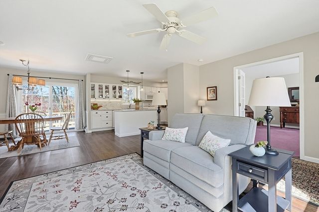 17 Keryn Ct, Northbridge, MA 01588