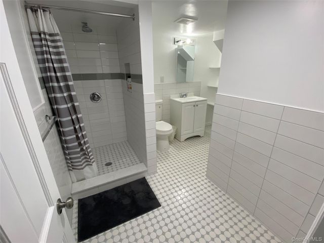 71-27 69th Street, Ridgewood, NY 11385