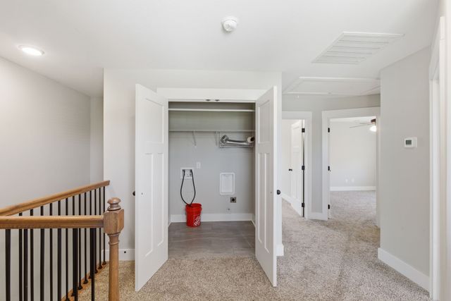 306 College St, Burns, TN 37029