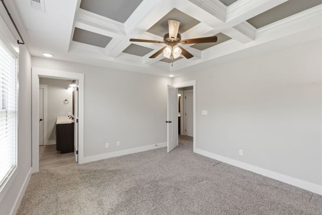306 College St, Burns, TN 37029