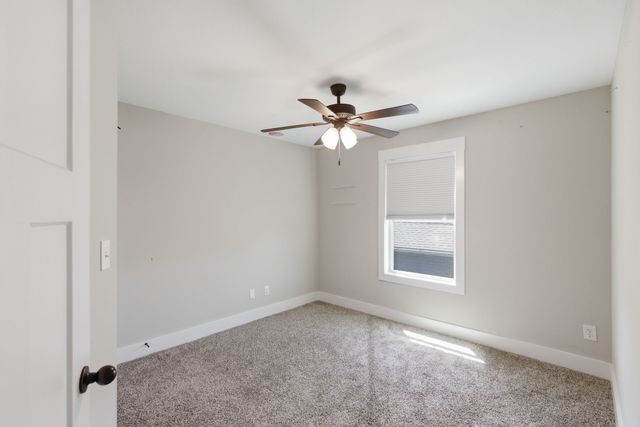 306 College St, Burns, TN 37029