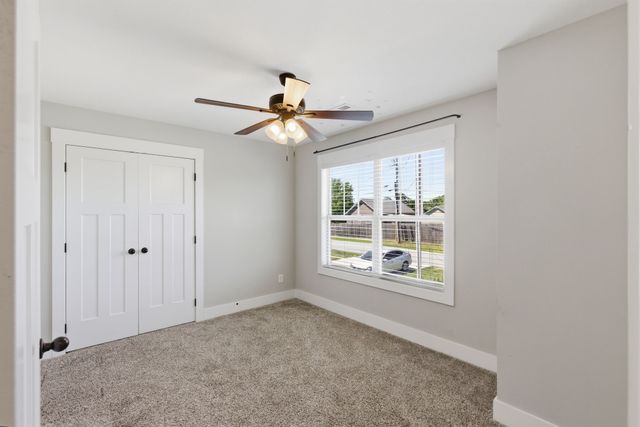 306 College St, Burns, TN 37029