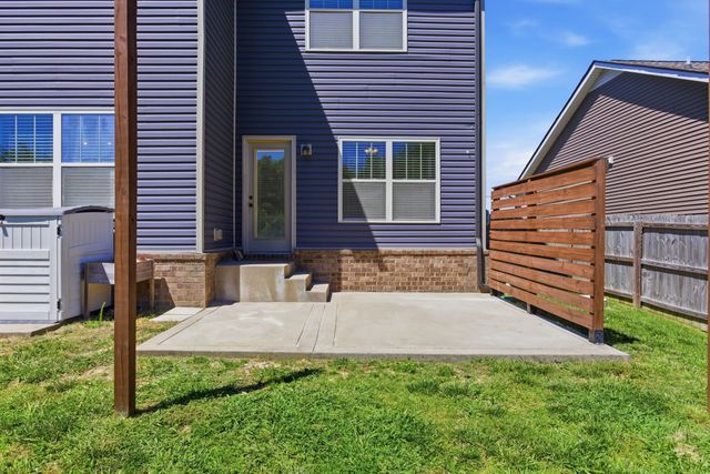 306 College St, Burns, TN 37029