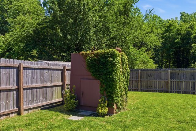 306 College St, Burns, TN 37029