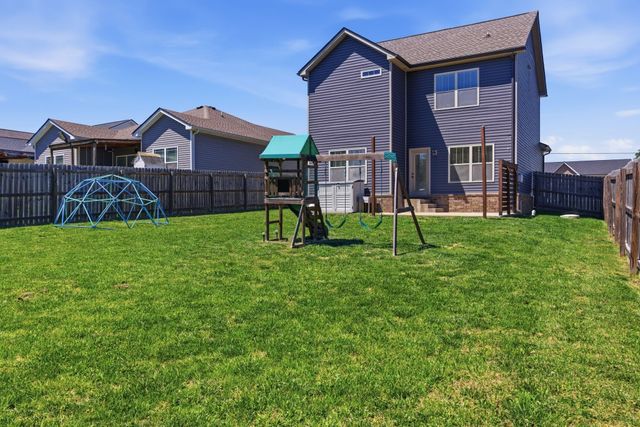 306 College St, Burns, TN 37029