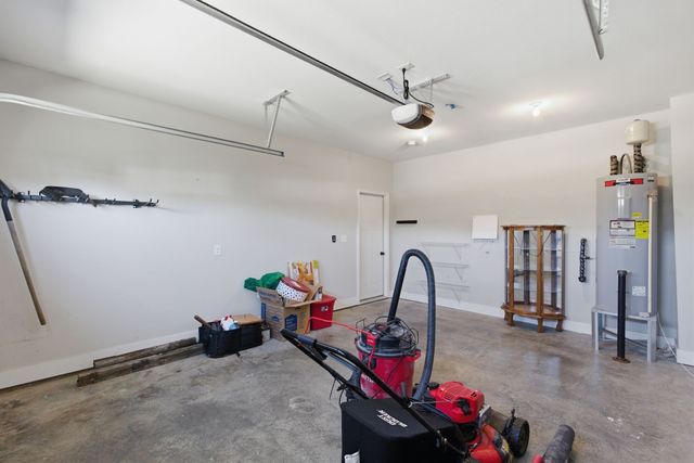 306 College St, Burns, TN 37029
