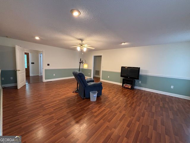 119 Moll Drive, Cochran, GA 31014