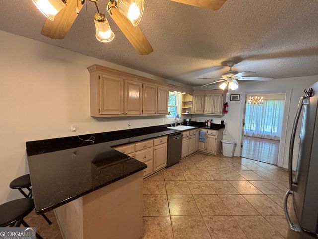 119 Moll Drive, Cochran, GA 31014