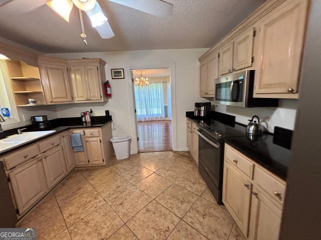 119 Moll Drive, Cochran, GA 31014