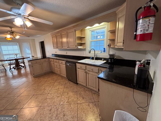 119 Moll Drive, Cochran, GA 31014