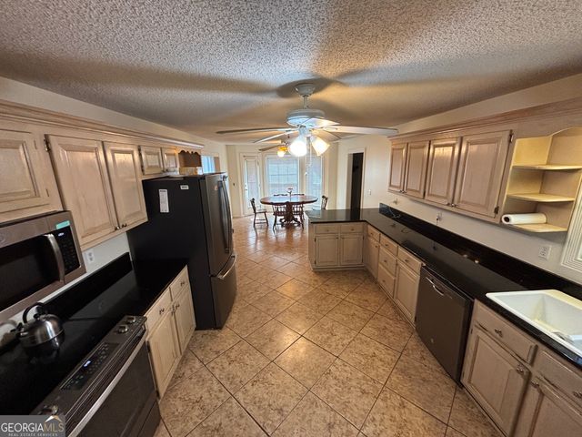 119 Moll Drive, Cochran, GA 31014