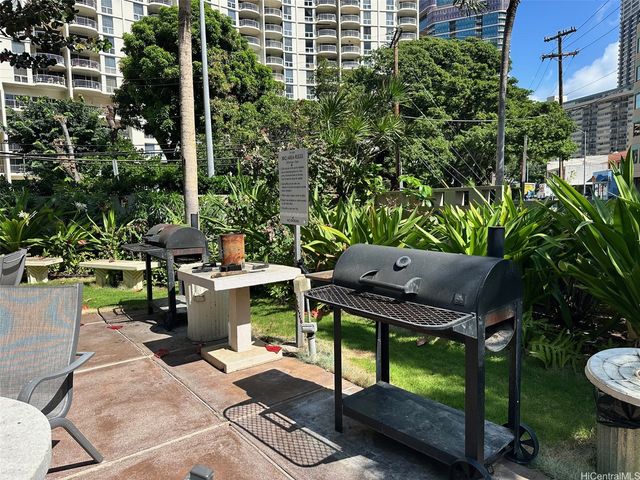 425 Ena Road 1201B, Honolulu, HI 96815