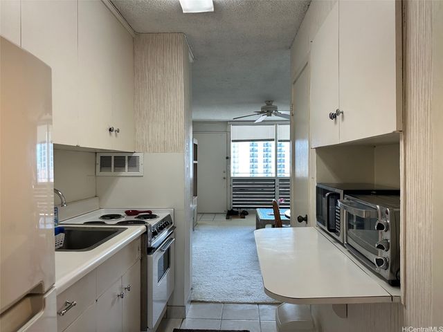 425 Ena Road 1201B, Honolulu, HI 96815