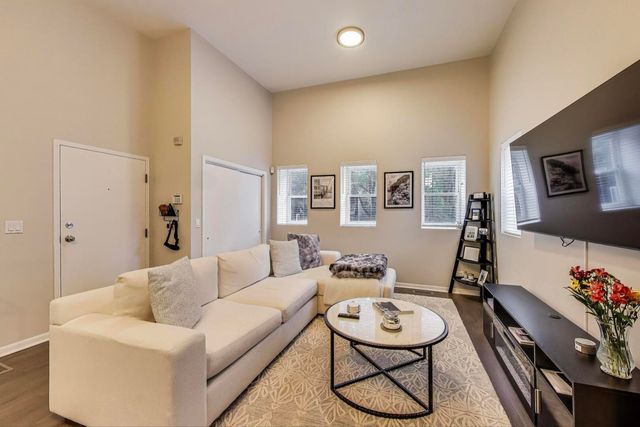 1521 N Paulina Street 1F, Chicago, IL 60622