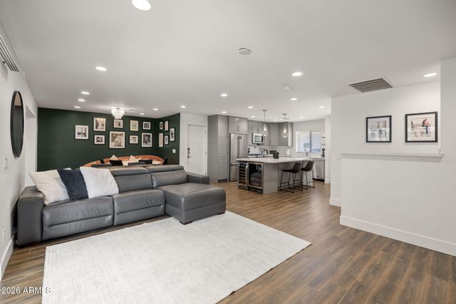 7433 E CAMBRIDGE Avenue, Scottsdale, AZ 85257