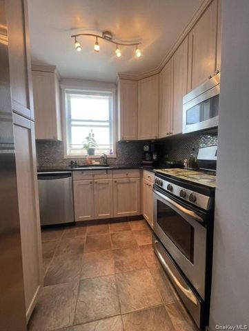 210 E Broadway 6L, Long Beach, NY 11561