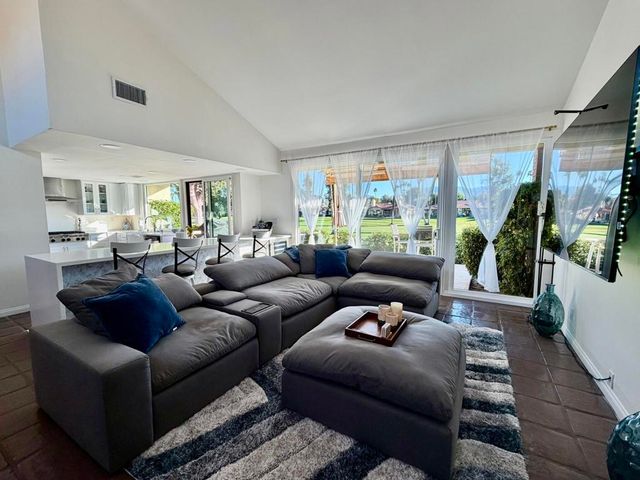 177 Las Lomas, Palm Desert, CA 92260