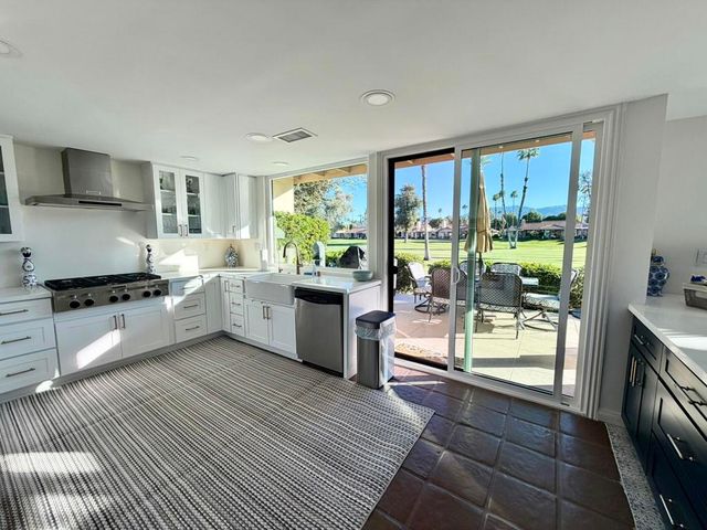 177 Las Lomas, Palm Desert, CA 92260