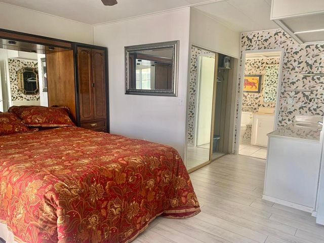 377 Club Circle Drive, Palm Springs, CA 92264