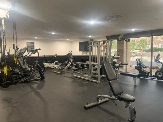 377 Club Circle Drive, Palm Springs, CA 92264