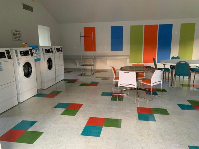 377 Club Circle Drive, Palm Springs, CA 92264