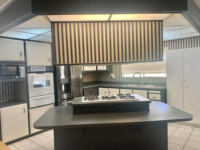 377 Club Circle Drive, Palm Springs, CA 92264