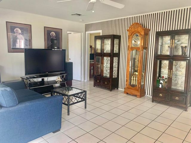 377 Club Circle Drive, Palm Springs, CA 92264