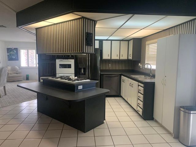 377 Club Circle Drive, Palm Springs, CA 92264