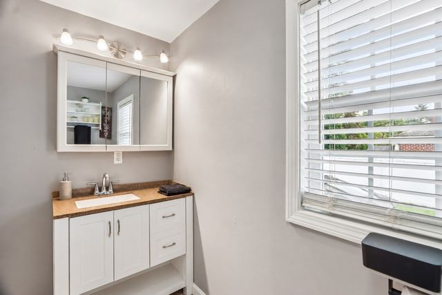 281 Washington St, Taunton, MA 02780