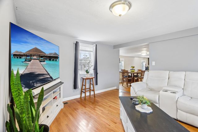 281 Washington St, Taunton, MA 02780