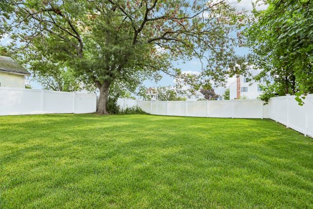 281 Washington St, Taunton, MA 02780