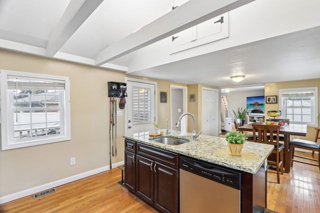 281 Washington St, Taunton, MA 02780