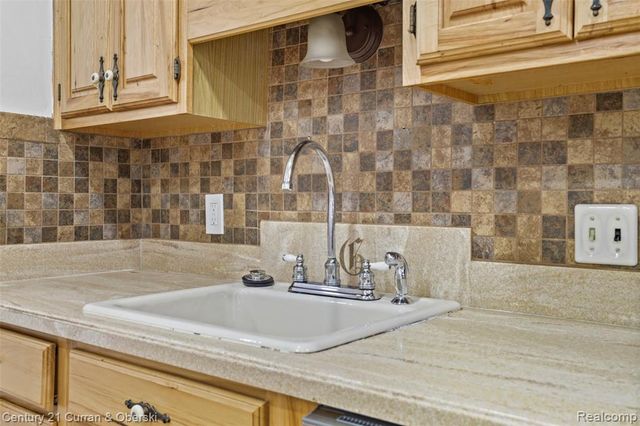 22740 Hollander Street, Dearborn, MI 48128