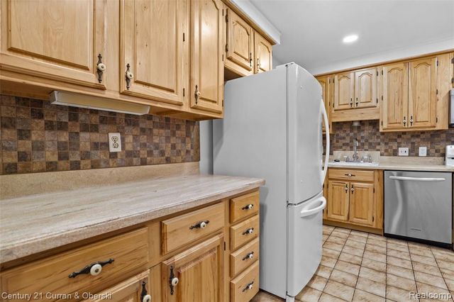 22740 Hollander Street, Dearborn, MI 48128