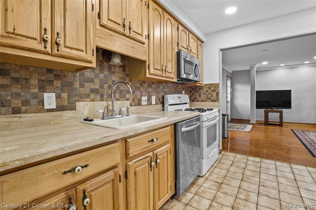 22740 Hollander Street, Dearborn, MI 48128